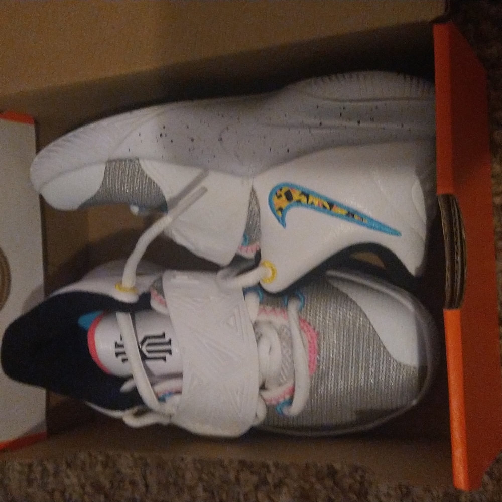 Kyrie kid shoes